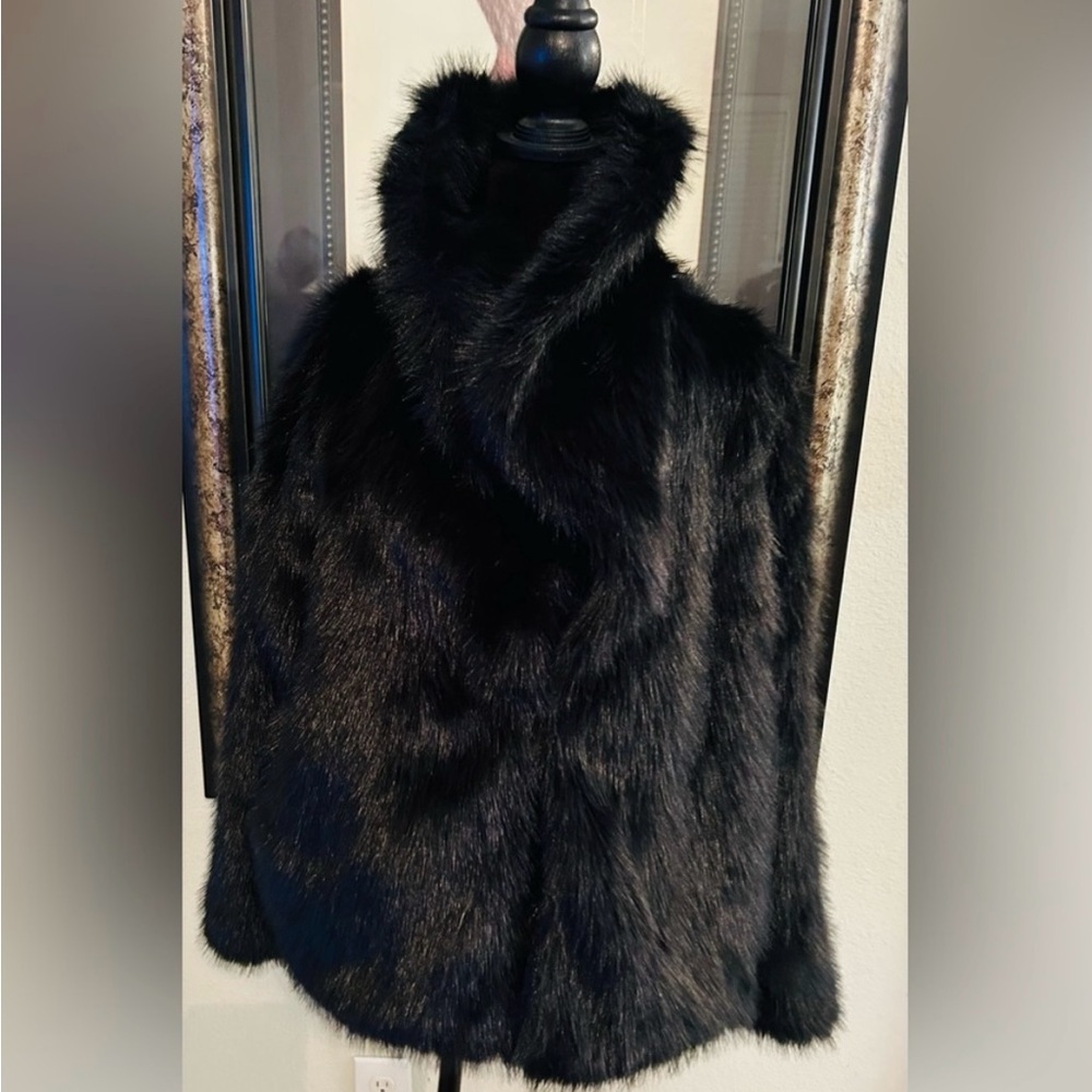 Black Faux Fur 2 inside pockets fully lined with large Collar